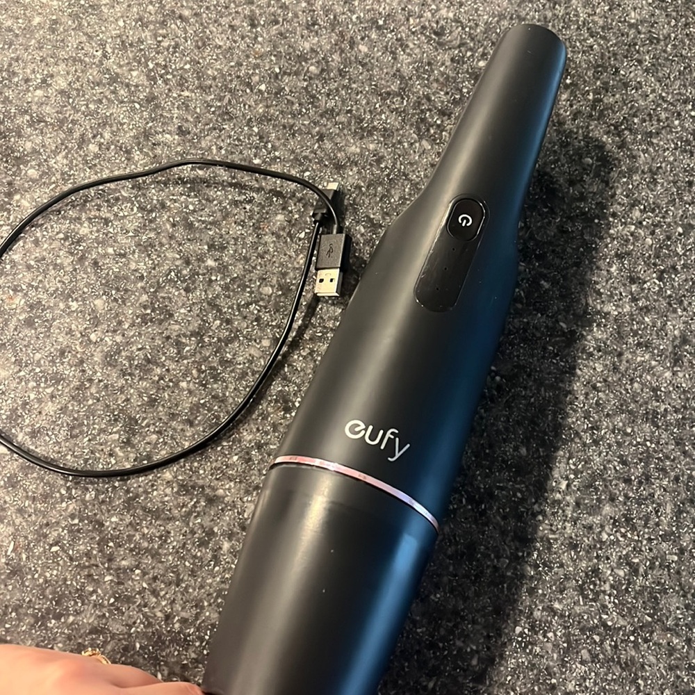 Eufy Mini vacuum perfect size for car cupbolder